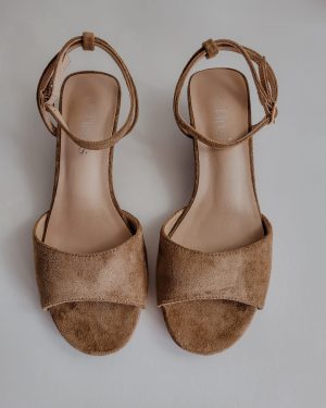 Sandalia Camel Tacon bajo